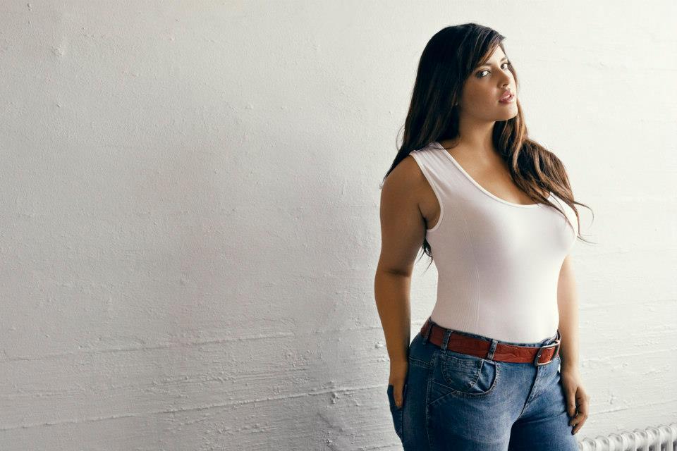 curveappeal:   Denise Bidot  42 inch bust, 34 inch waist, 46 inch hips for Zizi