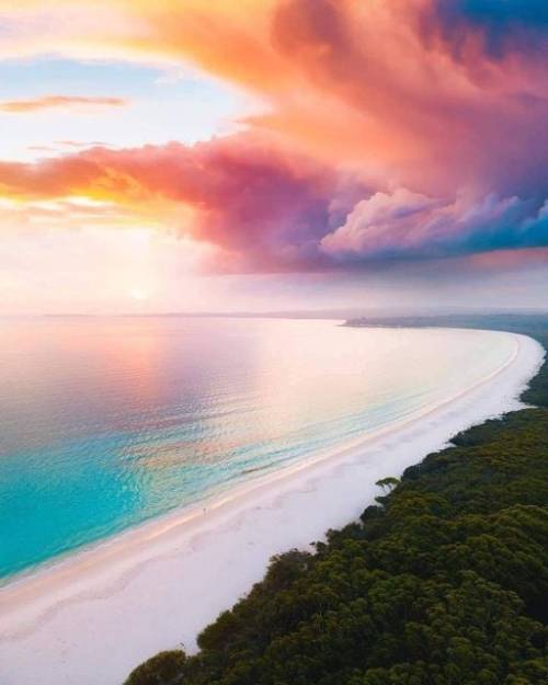 amazinglybeautifulphotography:Hyams Beach Jervis Bay, Australia. 512x640 @tomnoske[OC} - Author: Ach