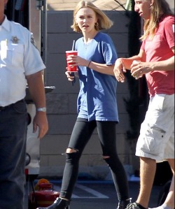 wildwillo:  wildfigs:can we talk about Johnny Depp’s daughter  She’s so awesome