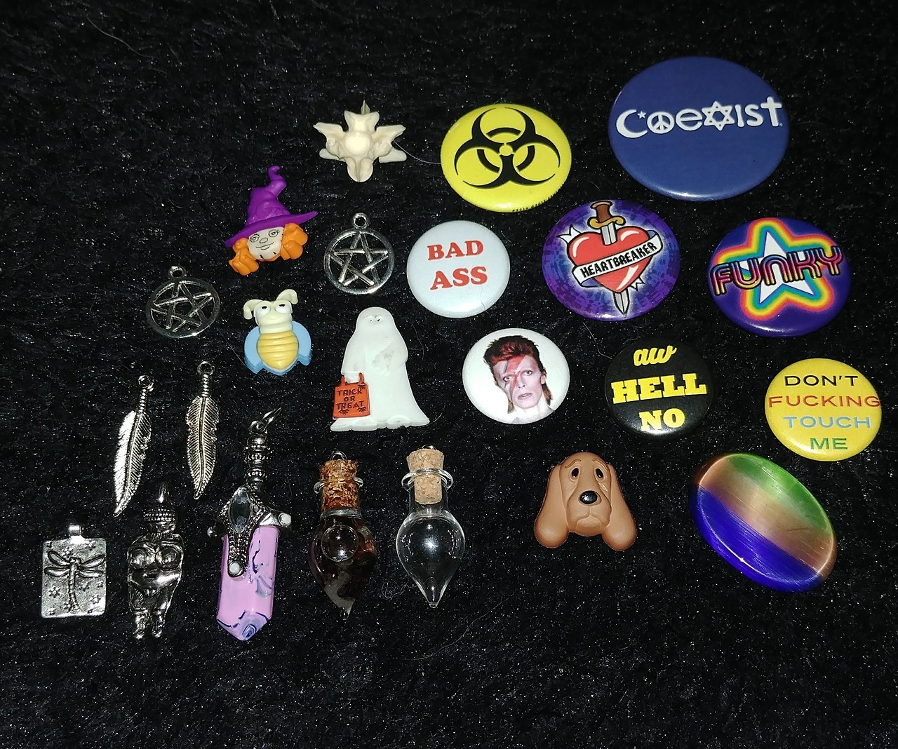 corgiwitch: Hello everyone! I’m super stoked to be posting my first giveaway, I