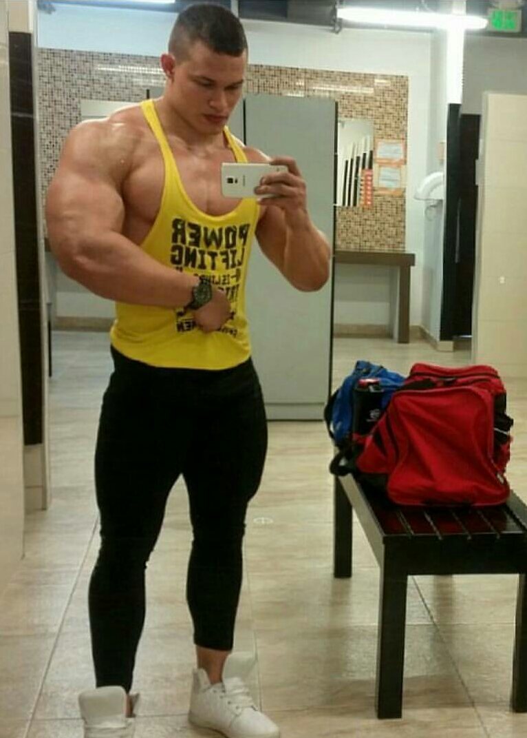 avoxtr: LOOKING FOR MY MY GOAL BODY, AND MOTIVATION TO GET HUGE! Follow me for more