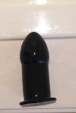 secretanalwhore:  Got some new toys and had to try them out really quick. I will get it in deeper after work!! I’m still so horny. I left my black plug in for work.