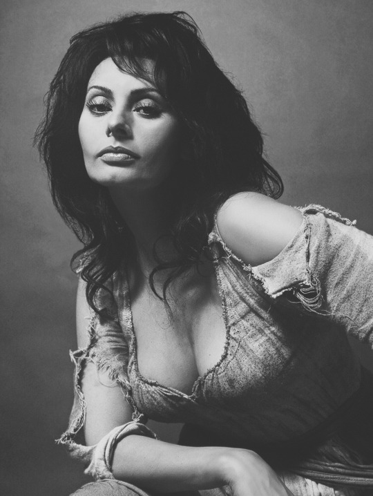 simplysophialoren: Sophia photographed by adult photos