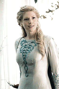 vikingshistory: Lagertha’s costume in 4.05 “Promised”