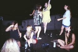 my-fuckedup-won-der-land:  b0ttl3bl0nd3:  euph0r-ical:  yasminepanah:  monika’s roof - bushwick - july  ♠   xoxoxo   ✥✝Grunge/Disp☹sable✝✥