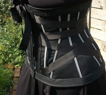 (via Spiral Corset) I found this interesting looking corset on Facebook under “Learn How to Ma