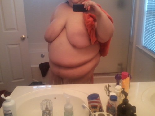 bigbubblygurlnc:  Good morning six pack featuring hairy pussy