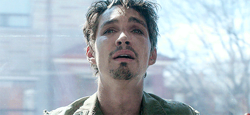 Klaus Hargreeves, 1x05