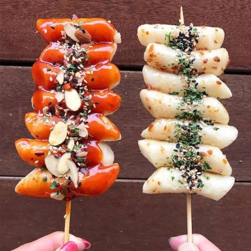 everybody-loves-to-eat - rice cake skewers(source)