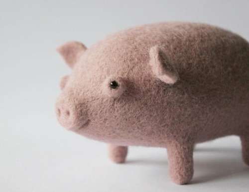 #littlepiggy #pig #giftidea #wooltoy #beauty #interiordesign #haveaniceday #decor #homedecor #art #d