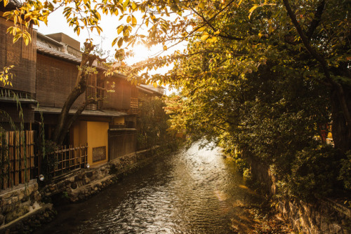 Sunday 22nd October 2017. 15:45 Kyoto Japan.I cycled to Gion and wandered around it’s cobbled street