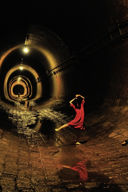thekimonogallery:A dance inside Minatogawa Tunnel.  Kyoto, Japan