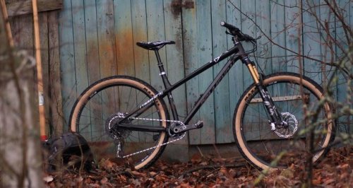 aces5050:(via Bike der Woche: Commençal Meta AM HT von IBC-User Hanzz88)