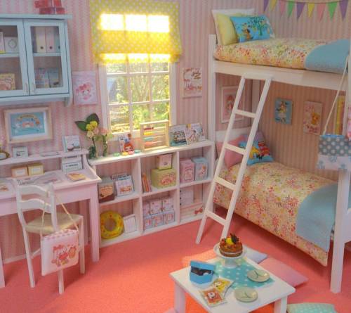 keerakeera:  1/6 scale twin bedroom commission #miniature #dollhouse #diorama #bedroom #pink #pastel