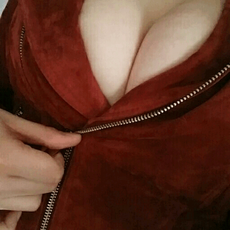 deathfulintent: a low quality gif of high quality boobs