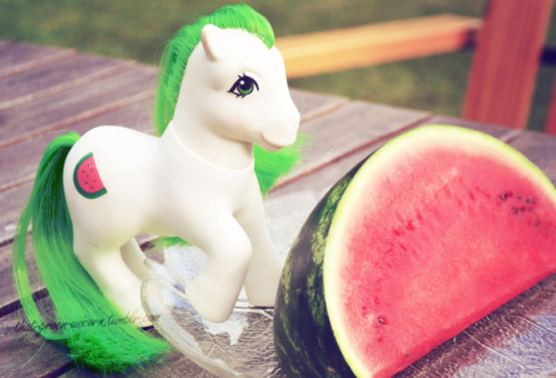 that-green-unicorn: Scrumptious and a watermelon slice. 