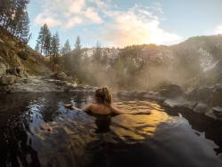 soakingspirit: wooingthewild It’s  officially winter weather in Idaho… Which means Hot Spring season is  here! 🌲🏔 Tonight’s sunset spent on the side of a Mountain in warm  pools &amp; sipping hot cocoa was better than Reece’s &amp; Netflix