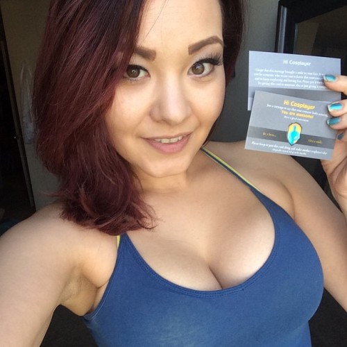 ani-mia:  Ok I can’t wait any longer to announce my idea I’ve been sitting on for six weeks now. I got these little cards made that basically say, “Hey cosplayer, you are awesome.” There is more to it but that’s the gist. I’m going to start