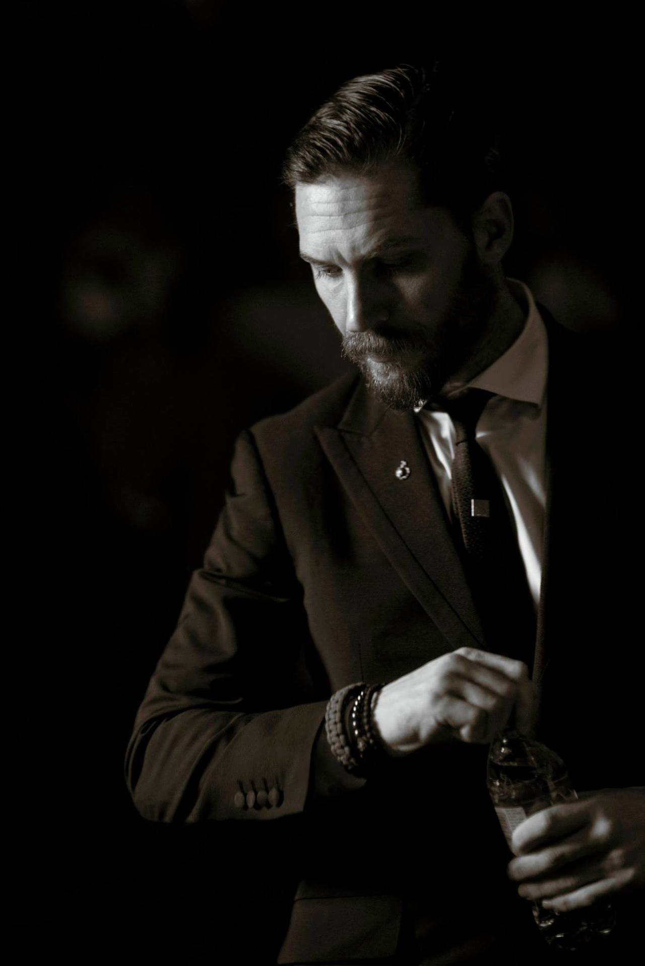 tomhardyvariations:  Two superlative photographs of Tom Hardy at the Baftas 2014