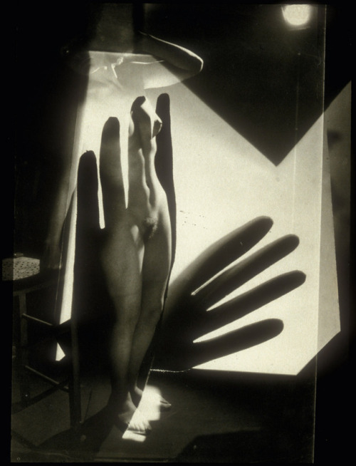 joeinct:  Composition, Photo by Maurice Tabard, 1929