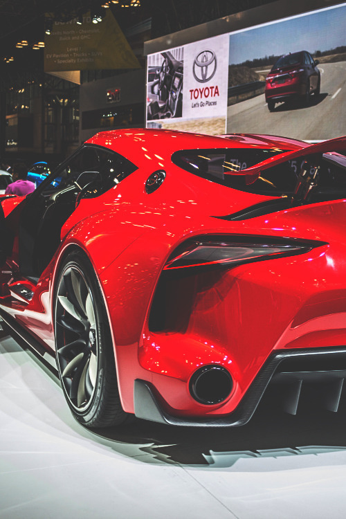 epicexotics:  Be sure to visit http://www.youtube.com/sgfreak96 for more awesome