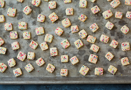 foodffs:5 Ingredient Funfetti Shortbread BitesReally nice recipes. Every hour.Show me what you cooke