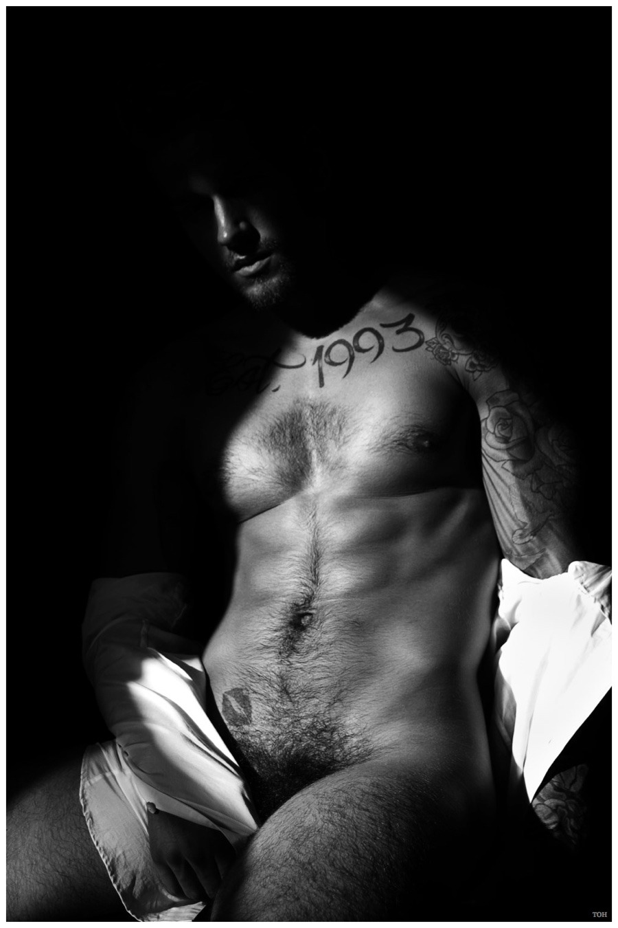 straight4gay:  Delivering the hottest men on tumblr, only posting images that get