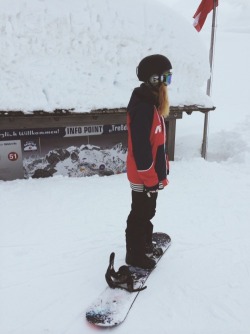 SkiLe ski est un sport de montagne qui glisse dans la neige, à travers deux tableaux ci-joints à la semelle des chaussures du skieur par mecanicorrobóticas des pièces jointes avec plusieurs boutons avec des fonctions différentes. Le ski se pratique