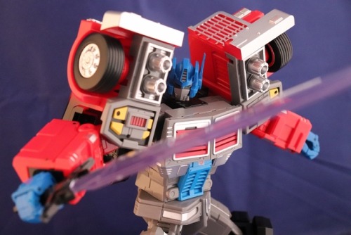 falldownthemountain:Fans Hobby MB-04 Gunfighter II (Laser Optimus Prime)