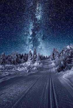 the-wolf-and-moon:  Winter in Skeikampen,