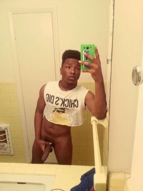 thexratedaries:  savvyifyanasty:  IG: ObeyBadNews_ | Kik- iAmMe_Renzo  IG :  imperial.Ren 🍆💦Kik: iAmMe_Renzo 👅