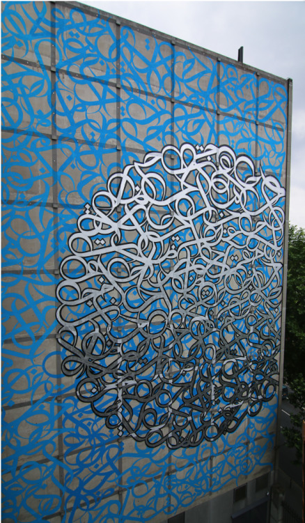 themhworld:El Seed“eL Seed is a ‘calligraffiti’ artist, a blend of the historic art of Arabic callig