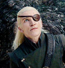 EWAN MITCHELL As AEMOND TARGARYEN House Of The Dragon S2E4 - "The Red Dragon And The Gold"