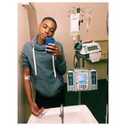 chocolatecakesandthickmilkshakes:  mebrigade:I wasn’t gonna post this at first (because even though I’ve been diagnosed since I was six I’m still not really comfortable talking about it) but I just want to let all my black people with Crohns Disease