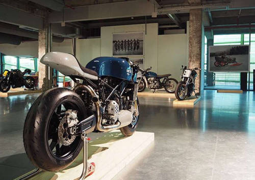 Sex caferacerpasion:  Ducati 749 Cafe Racer by pictures