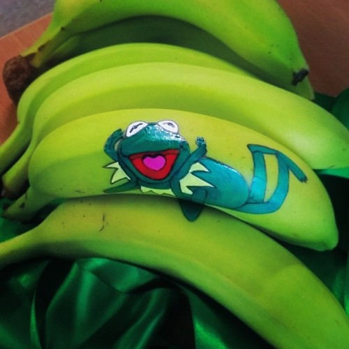 instagram:  Going Bananas with @funwithfruit  For a cheerful dose of Elisa’s banana art, follow @funwithfruit on Instagram.  “They are such a cheerful fruit with inbuilt comedy value,” says Elisa Roche (@funwithfruit), a London-based journalist