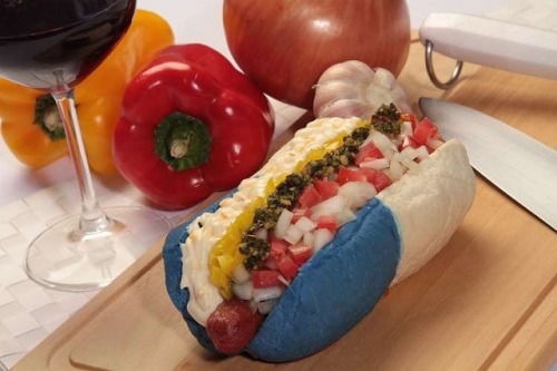 HOT DOGS ”WORLD CUP 2014 BRAZIL” version サンパウロ市のショッピング・メトロ・イタケラにあるホットドッグ専用店「WDOG」では、サッカー