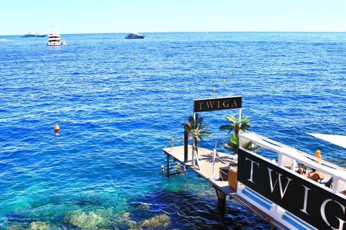 Dive and soak it all in // A little glimpse of our &ldquo;lunch at Monte Carlo&rdquo; will b