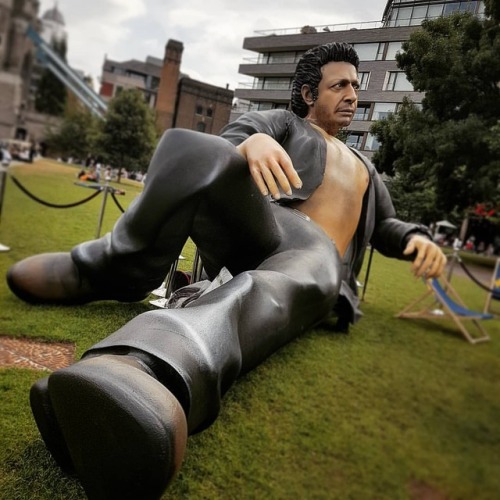 gregsmedia:Trip to London not wasted. Got to see giant Jeff Goldblum. #JeffGoldblum #London Click he