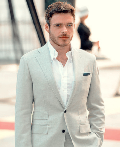 Richard Madden attends the Royal Academy of Arts Summer Exhibition on June 3, 2015 in London, Englan