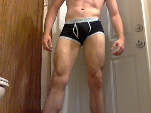 ifuckrainbows:  lookingverycarefully:  I’m really proud of my legs.      (via TumbleOn)