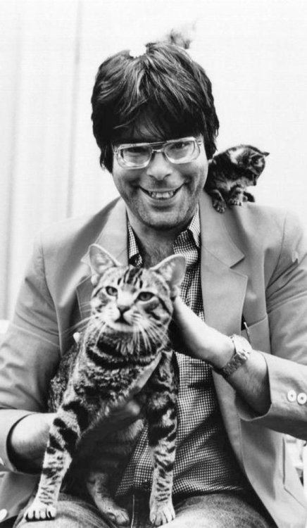 holidays-events: Celebrate International Cat DayWith These Famous Cat Lovers And Their Cats August 0