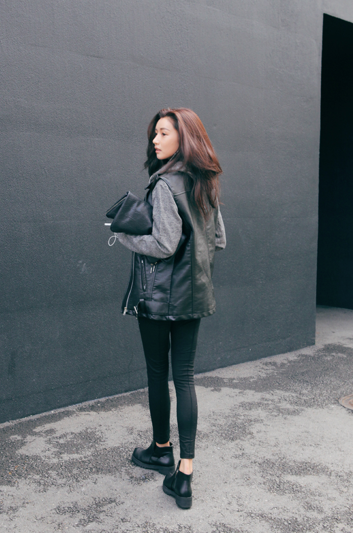 the-streetstyle:  Pintuck Skinny Pantsvia stylenanda 