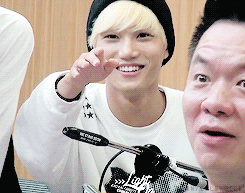 blondejongin:  kai pretending baekhyun’s motorbike was really there 