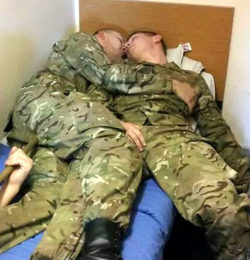 grunt98311:  two battle buddies gettin’ some rack time 