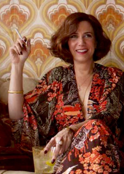 celebritiessmoking: Kristen Wiig Mmmm