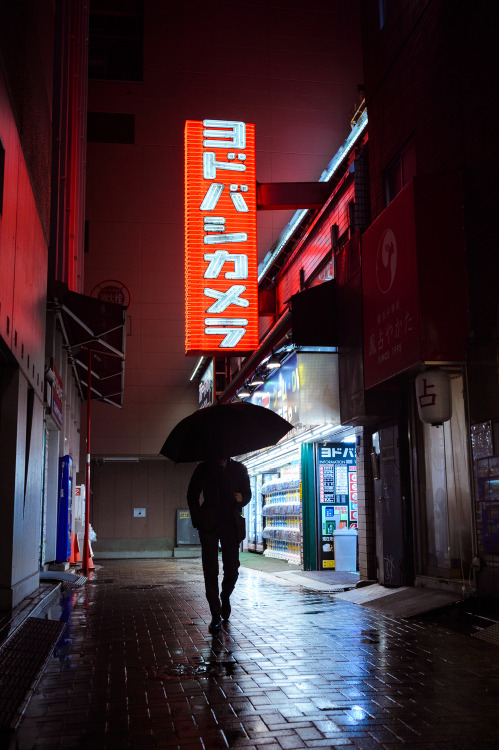 tokyostreetphoto:
“Red Neon, Shinjuku 新宿
”