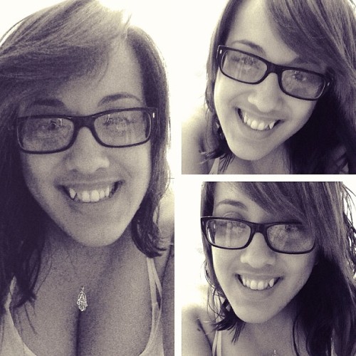 No dejes q las lagrimas d tu pasado borren la sonrisa d tu presente…. #smile #happy #beautyful #gilr #glasses #good #moments