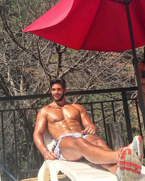 holidaymen: bonitominino:    Paul Iskandar | Instagram: @pauliskandar21    :: 