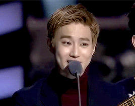 irpsychotic:  Finally every single one them managed to give their award speech (courtesy of Suho basically dragging all of them) 